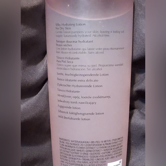 Estee lauder soft clean silky hydrating lotion. - Picture 3 of 4